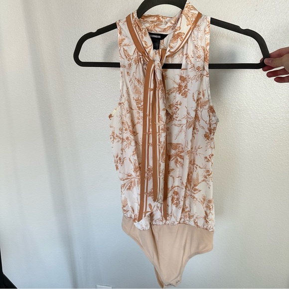Express Women's Floral Bodysuit - Cream and Tan - Picture 1 of 4